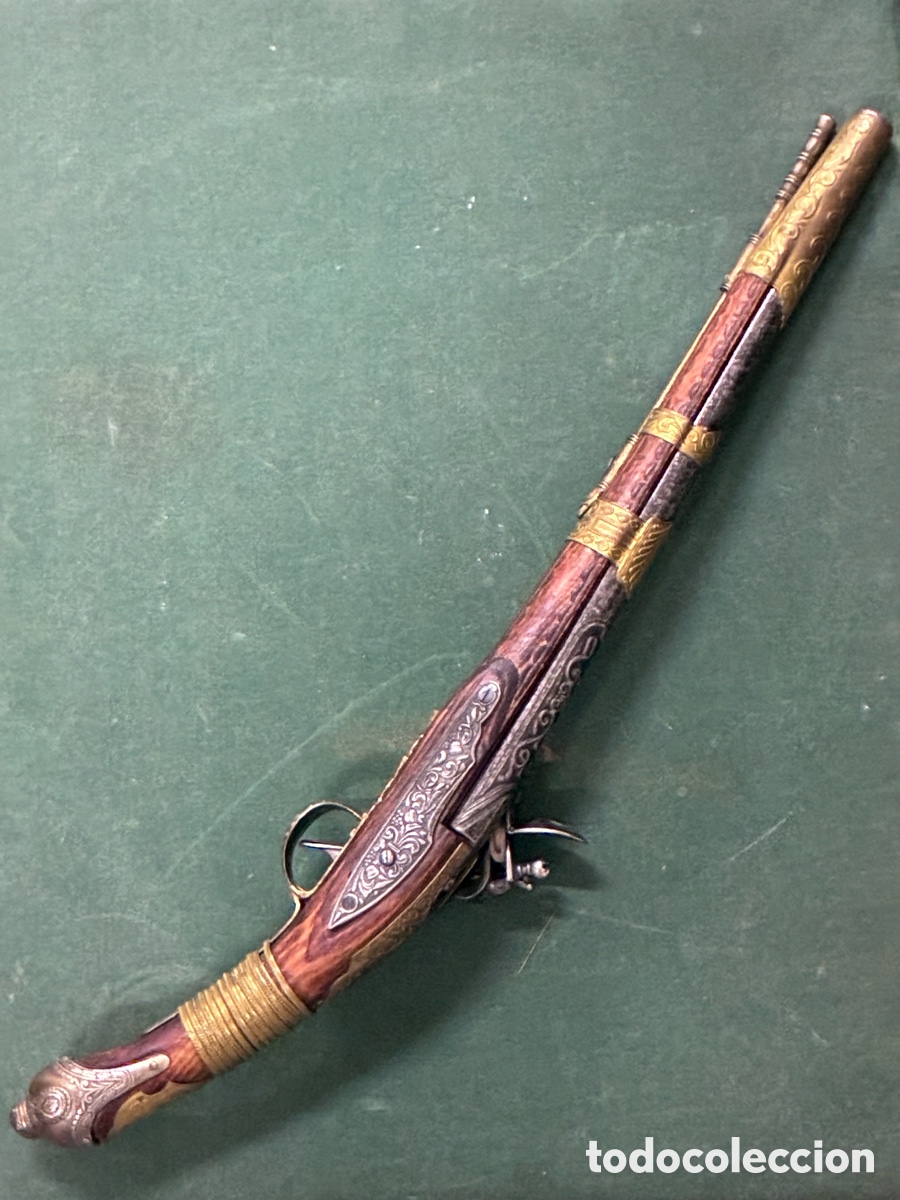 Antig&uuml;edades: Pistola Siglo XX. En hierro, lat&oacute;n y madera. Sistema de avancarga.Replica tradicional