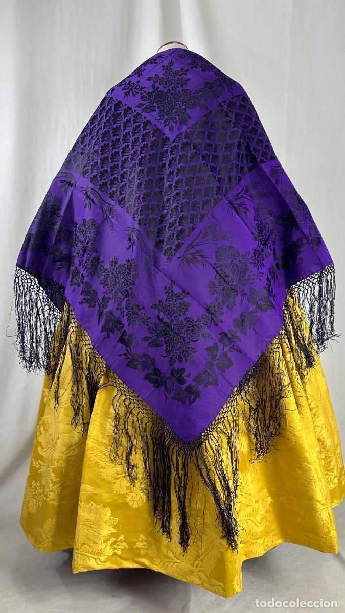 Antig&uuml;edades: Pa&ntilde;uelo morado y negro, adamascado