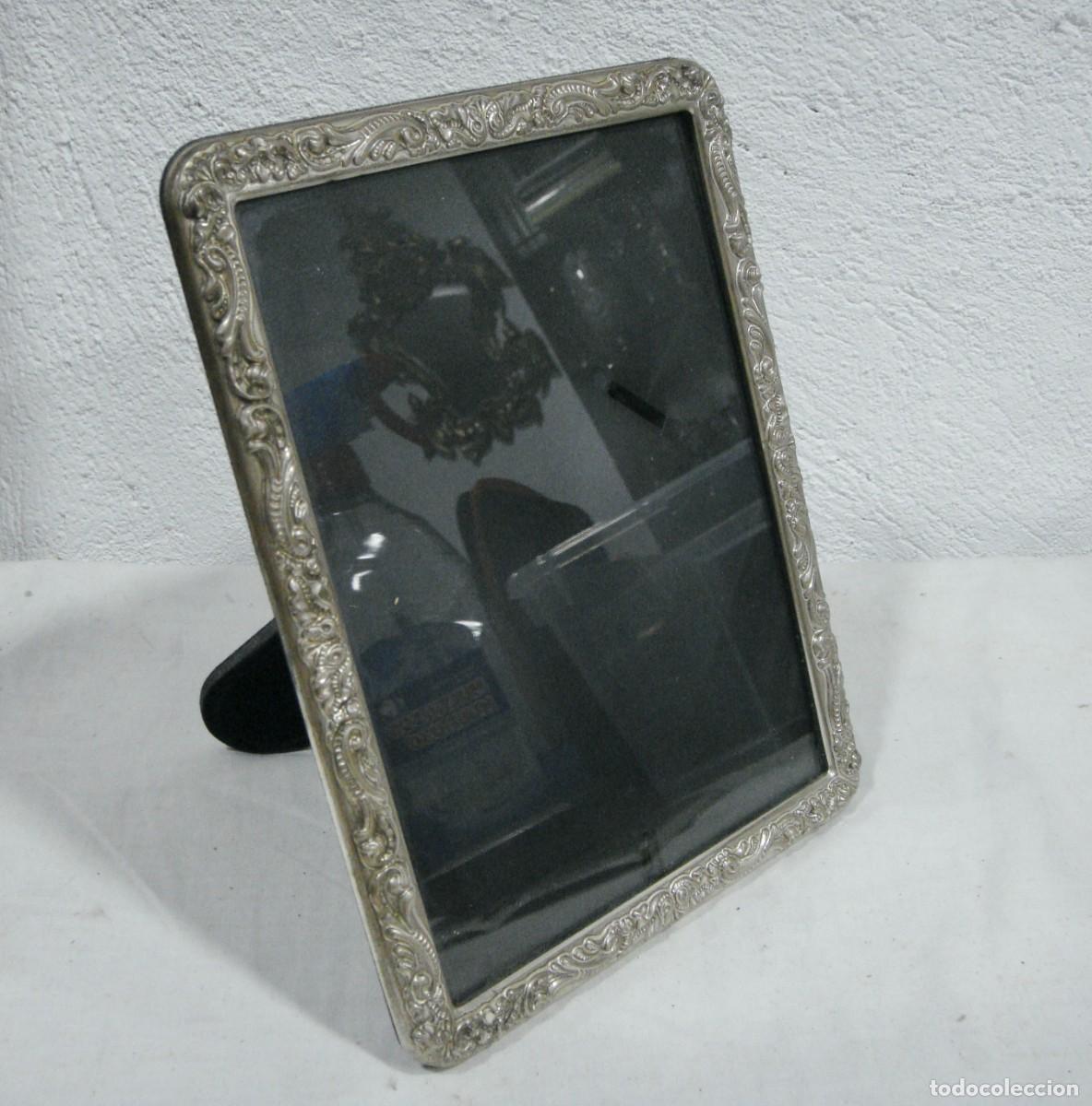 Antig&uuml;edades: Marco portafotos de plata repujada (.925) &middot; Decoraci&oacute;n vegetal &middot; ca. 1950&ndash;1980
