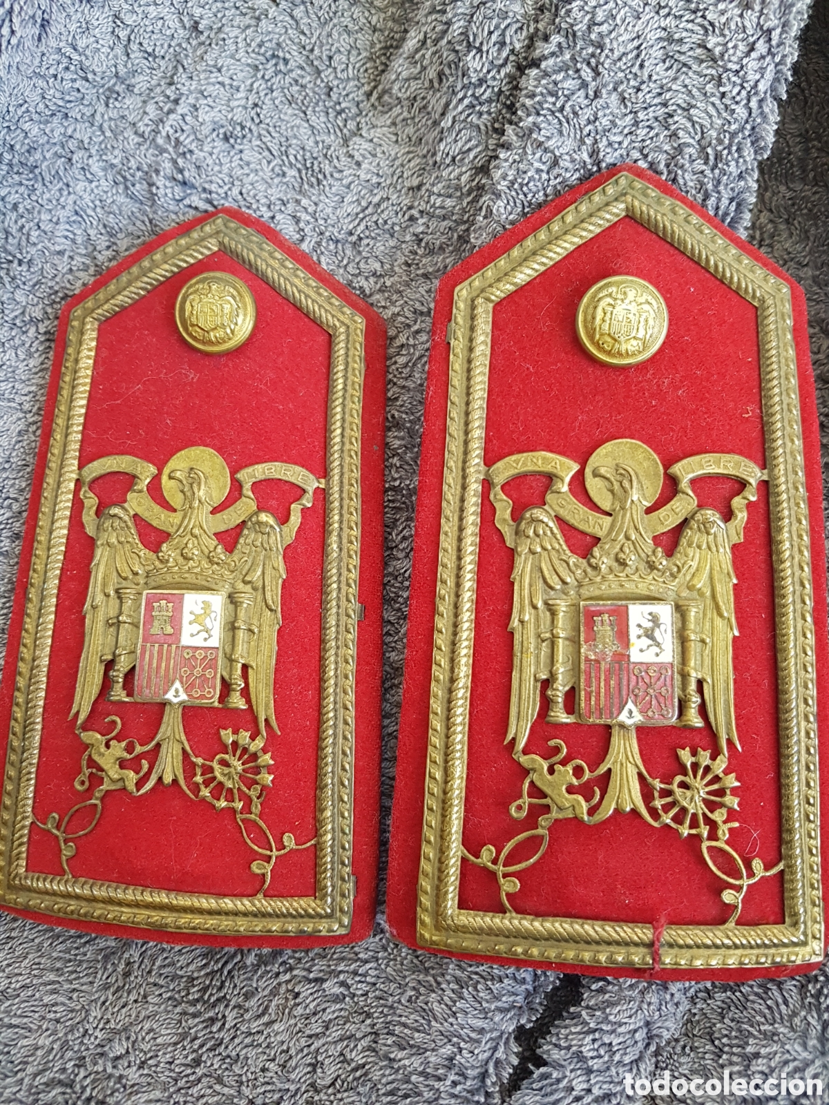 Antig&uuml;edades: ESPECTACULARES CHARRETERAS DE LA GUARDIA INTERNA DEL PARDO CASA DEL GENERAL&Iacute;SIMO FRANCO