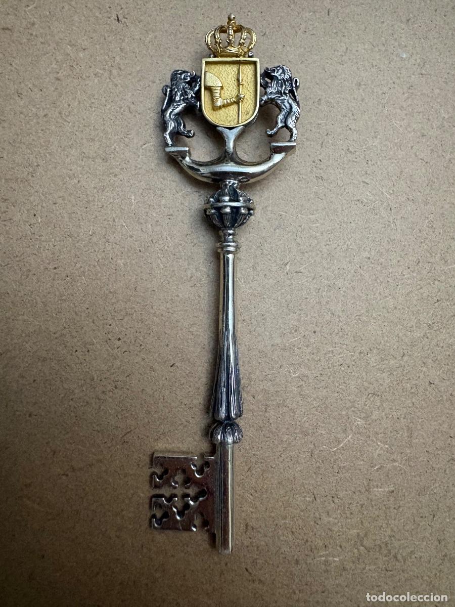 Antig&uuml;edades: Llave de plata con escudo her&aacute;ldico - Foto 2