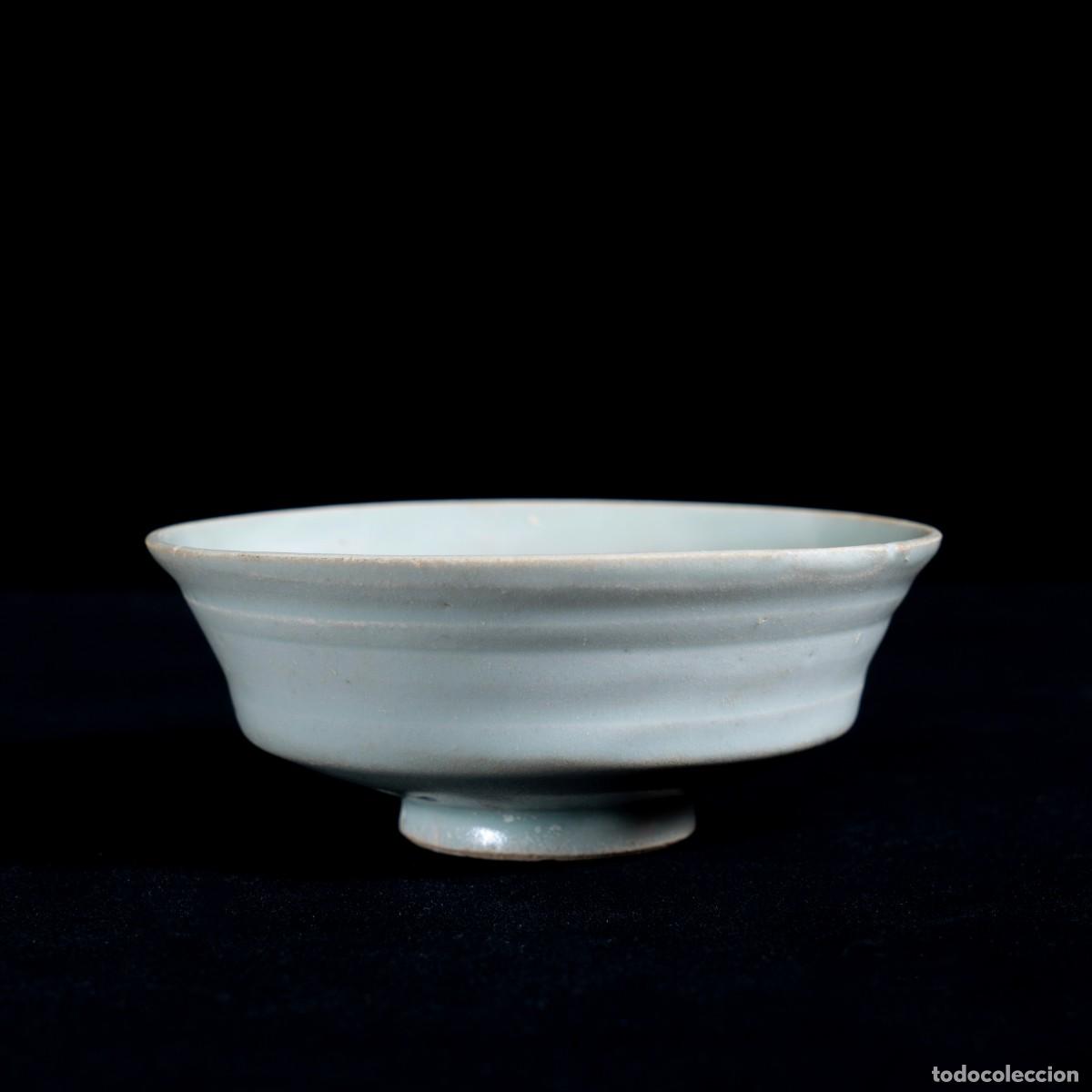 Antig&uuml;edades: Cuenco Shufu de Porcelana Blanca Moldeada, Dinast&iacute;a Yuan, Jingdezhen, China