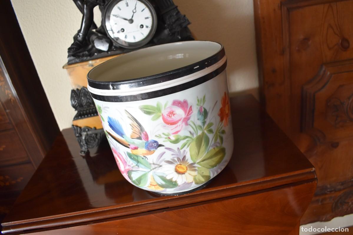 Antig&uuml;edades: MACETERO DE PORCELANA DECORADO A MANO - Foto 6