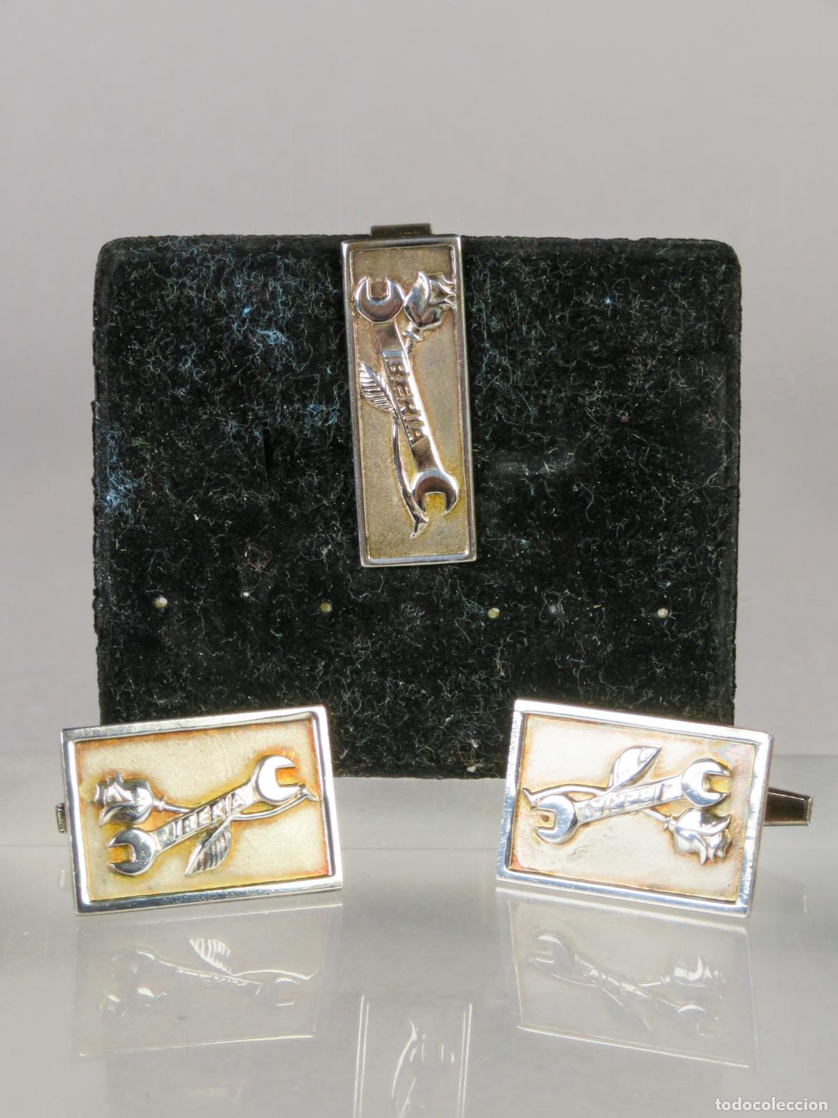 Antig&uuml;edades: Gemelos y pisacorbatas Iberia cart&oacute;n original metal plateado nuevos segunda mitad S XX