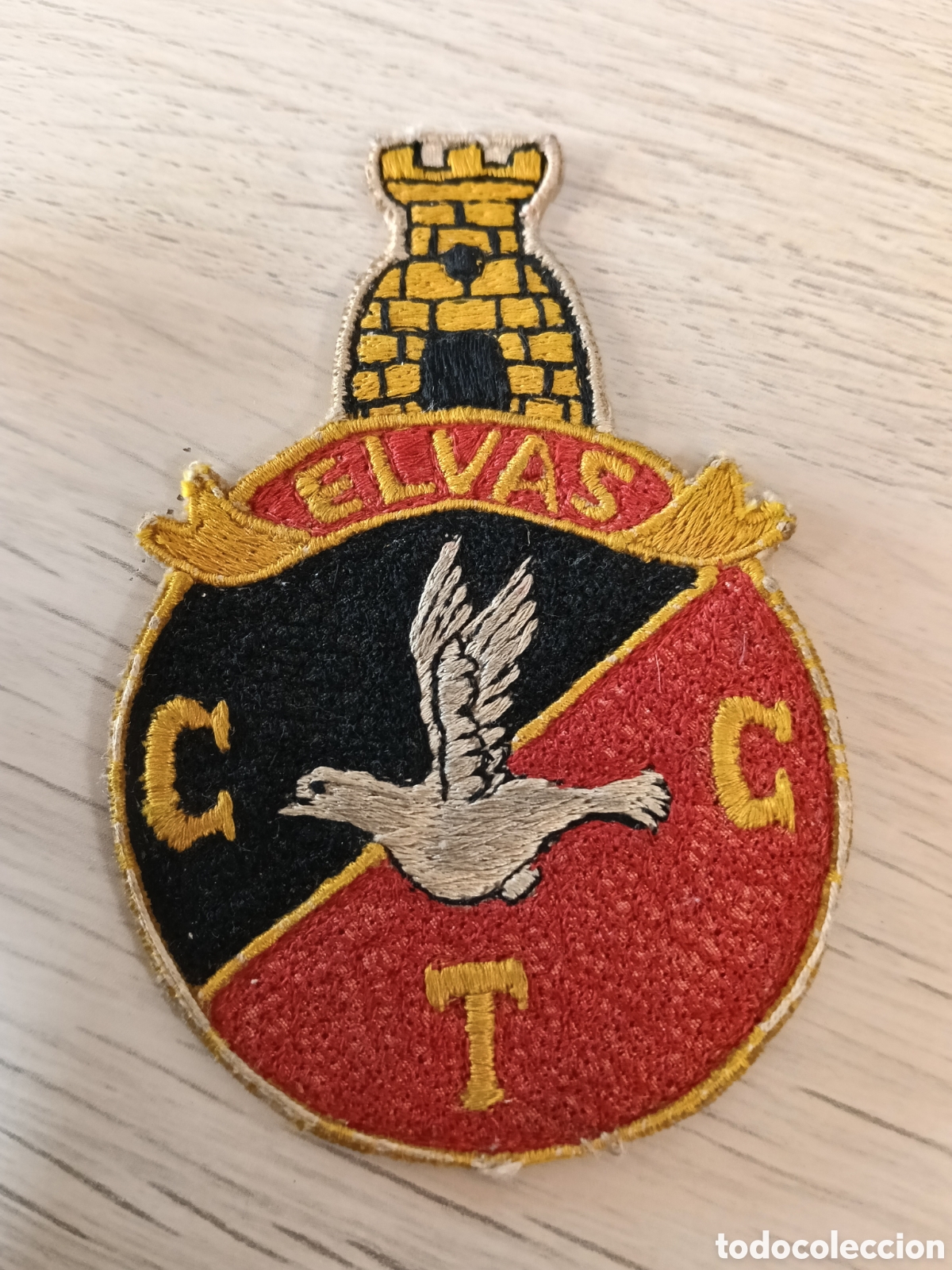 Antig&uuml;edades: ANTIGUO Y RARO PARCHE DE TELA BORDADO . CLUB DE TIRO ERVAS . PORTUGAL . 9&times;6 CM