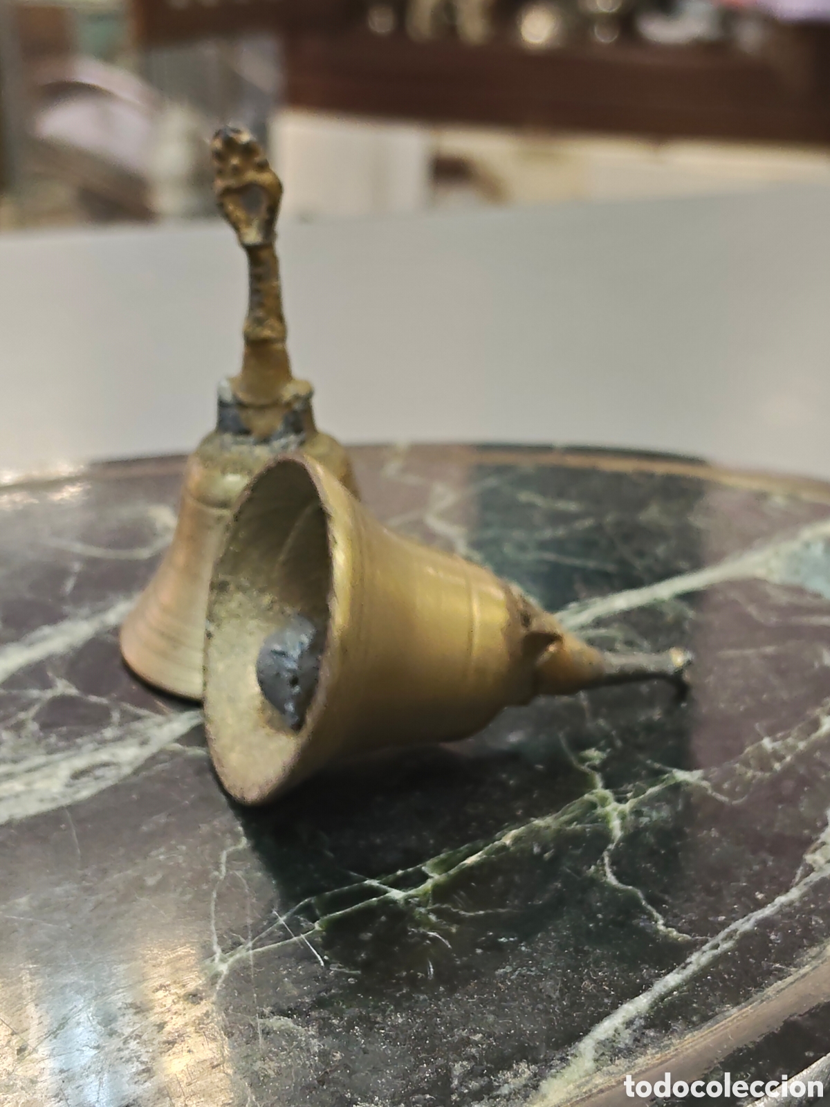 Antig&uuml;edades: Lote dos campanillas de bronce - Foto 2