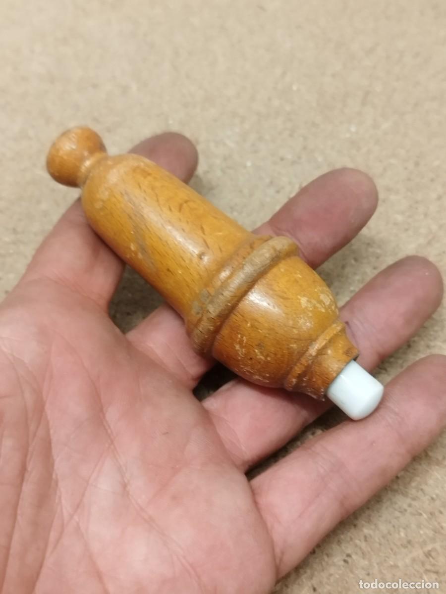 Antig&uuml;edades: Antiguo interruptor de pera, de madera para luz, l&aacute;mpara. - Foto 1