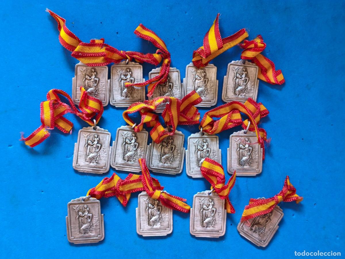 Antig&uuml;edades: Lote de peque&ntilde;as medallas. Montep&iacute;o choferes La Velocidad A.S. Crist&oacute;bal.