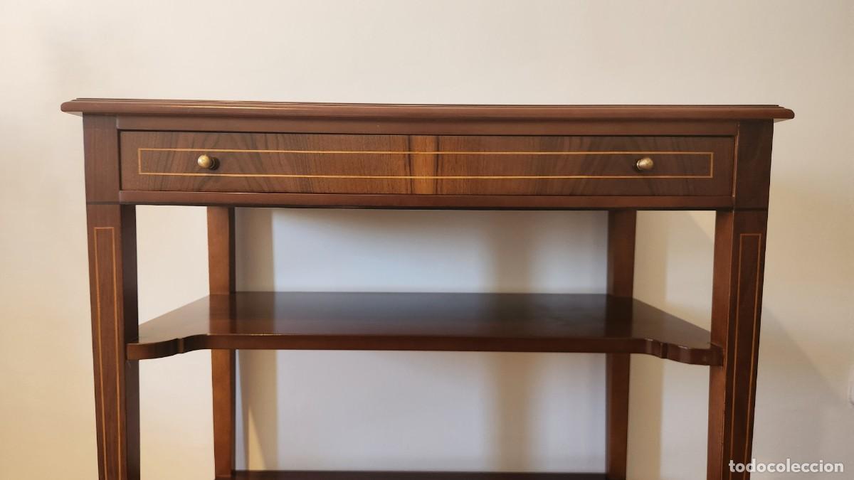 Antig&uuml;edades: Mesa Auxiliar Cl&aacute;sica de Colecci&oacute;n - Foto 2