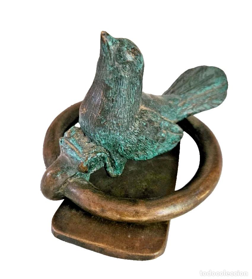 Antig&uuml;edades: HEURTOIR DE PORTE DECOR OISEAU EN BRONZE
