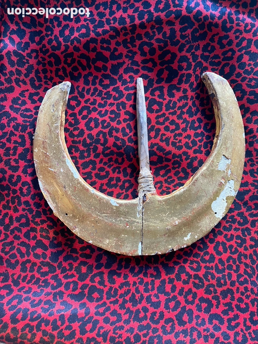Antig&uuml;edades: Antigua Media Luna Apocal&iacute;ptica de Virgen - Madera Tallada y Oro Fino 22k -