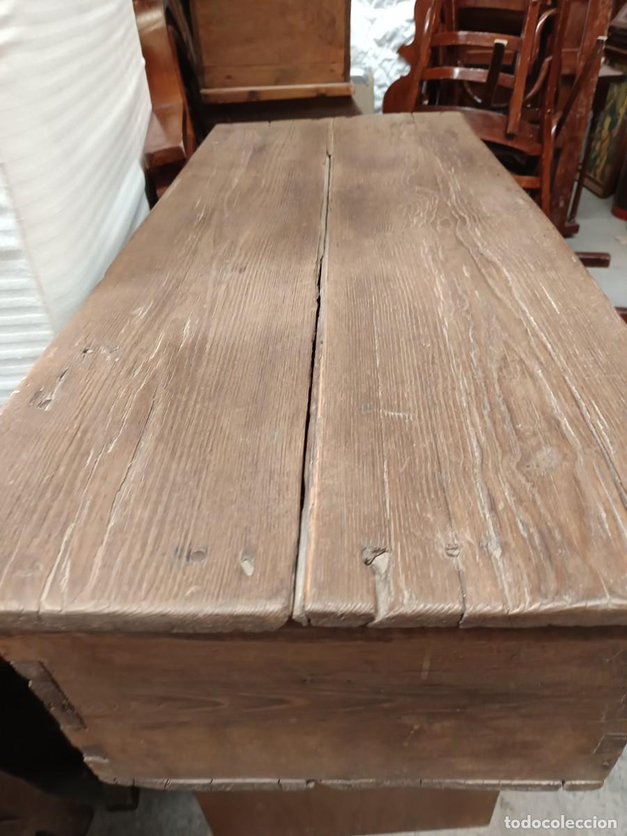 Antig&uuml;edades: Ba&uacute;l antiguo de madera maciza - Foto 1