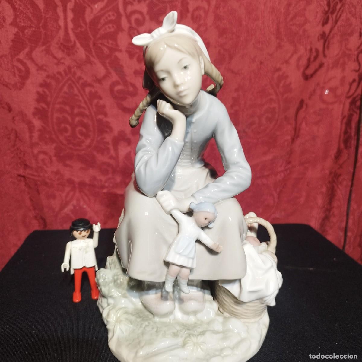 Antig&uuml;edades: BONITA FIGURA PORCELANA LLADRO - A&Ntilde;ORANZA- NI&Ntilde;A CON MU&Ntilde;ECA - ESCULTOR VICENTE MARTINEZ -