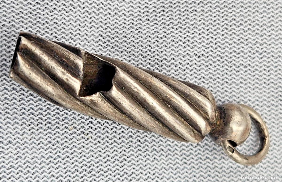 Antig&uuml;edades: ANCIEN ACCESSOIRE DE CHATELAINE SIFFLET TORSADE EN ARGENT FONCTIONNE