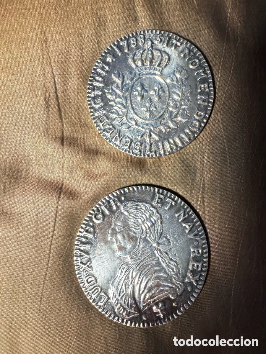 Antig&uuml;edades: Plata cristal y piel en la base de estos 2 posavasos