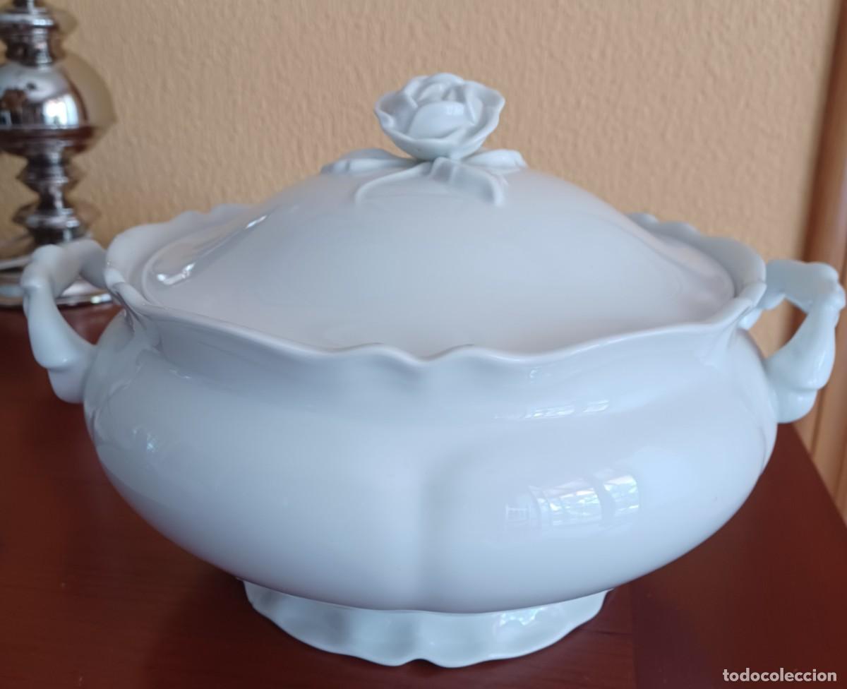 Antig&uuml;edades: Sopera antigua de porcelana