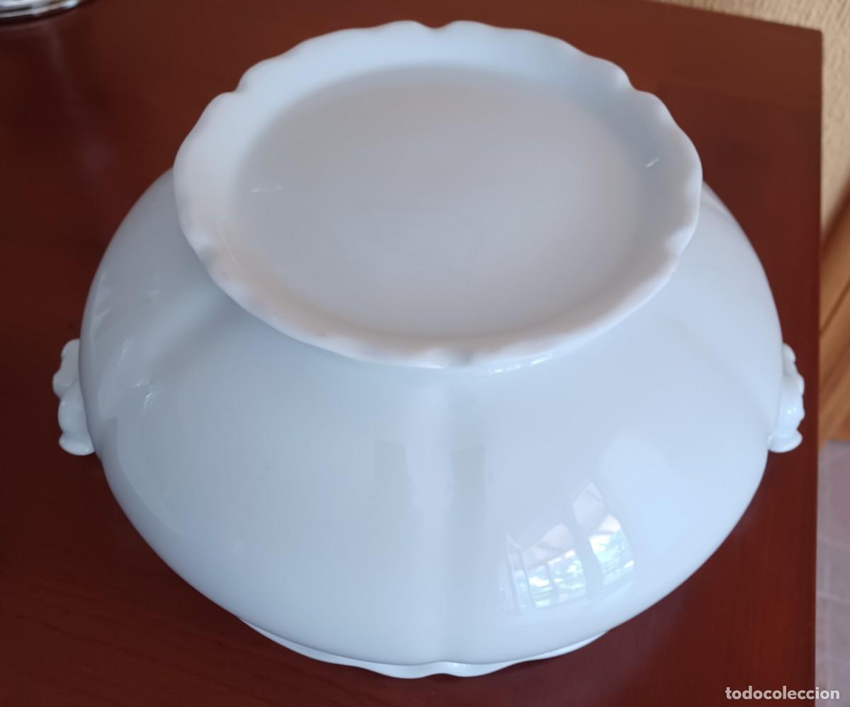 Antig&uuml;edades: Sopera antigua de porcelana - Foto 4