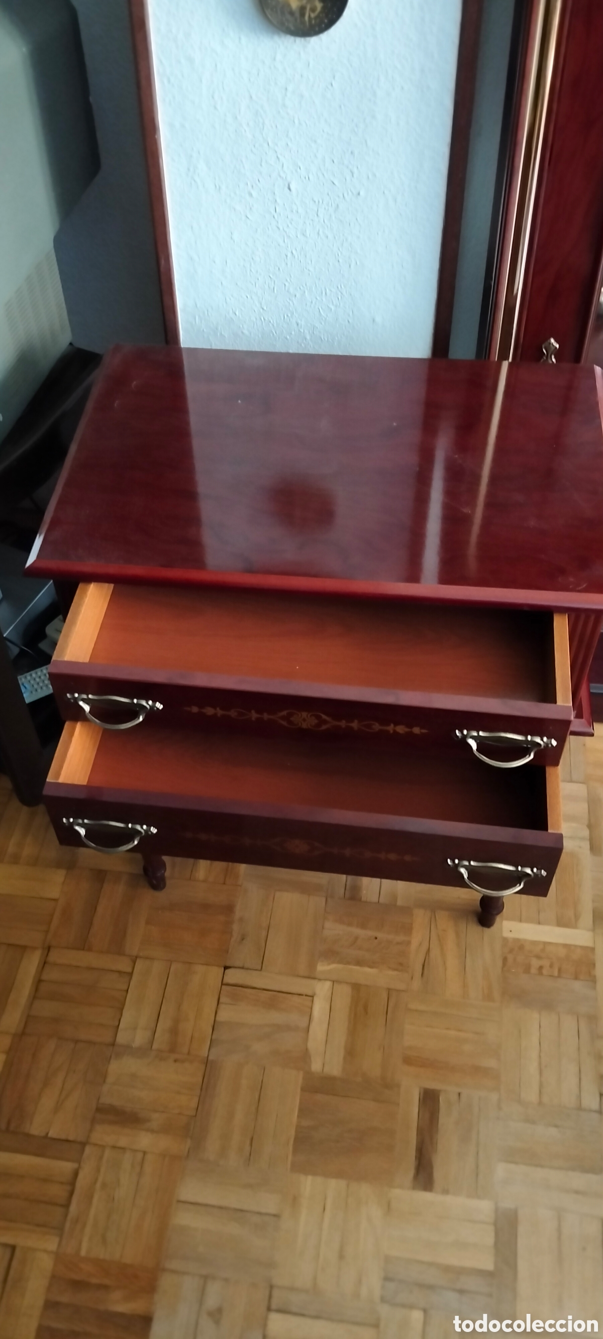 Antig&uuml;edades: VITRINA Y MESA PARA VAJILLA Y CUBERTER&Iacute;A. - Foto 2