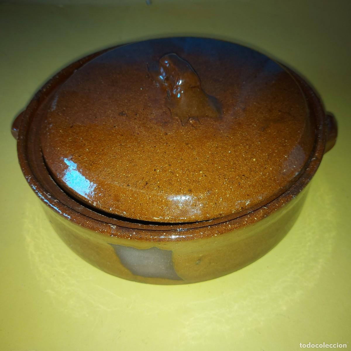 Antig&uuml;edades: CAZUELA DE BARRO ANTIGUO CON TAPA