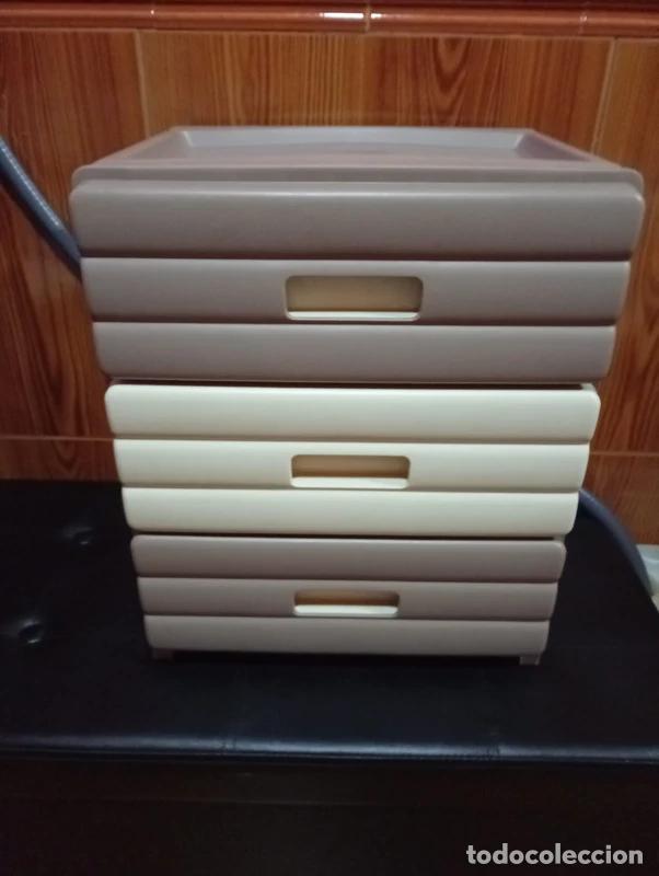 Antig&uuml;edades: Cajonera con tres cajones