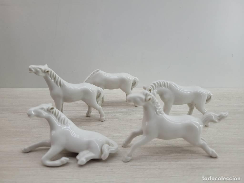 Antig&uuml;edades: FIGURAS DE CABALLOS DE PORCELANA - Foto 2