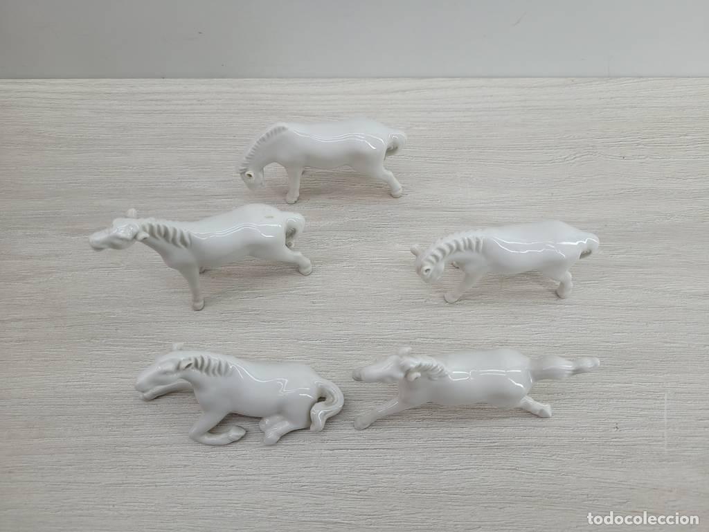Antig&uuml;edades: FIGURAS DE CABALLOS DE PORCELANA - Foto 3
