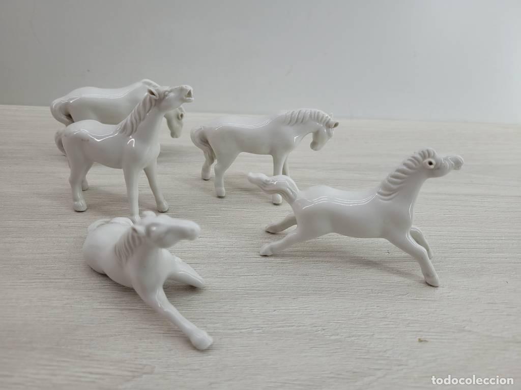 Antig&uuml;edades: FIGURAS DE CABALLOS DE PORCELANA - Foto 4