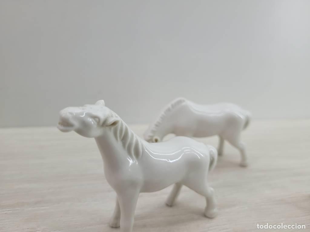 Antig&uuml;edades: FIGURAS DE CABALLOS DE PORCELANA - Foto 7