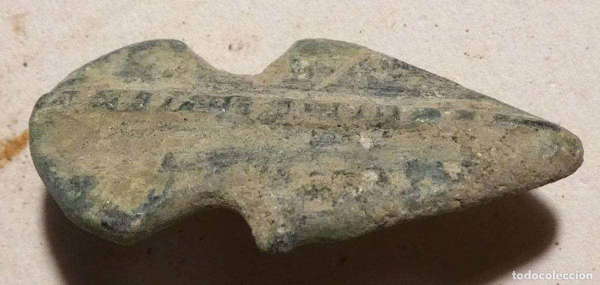 Antig&uuml;edades: Antiguo bot&oacute;n o aplique de cintur&oacute;n, mide 2,7 cm