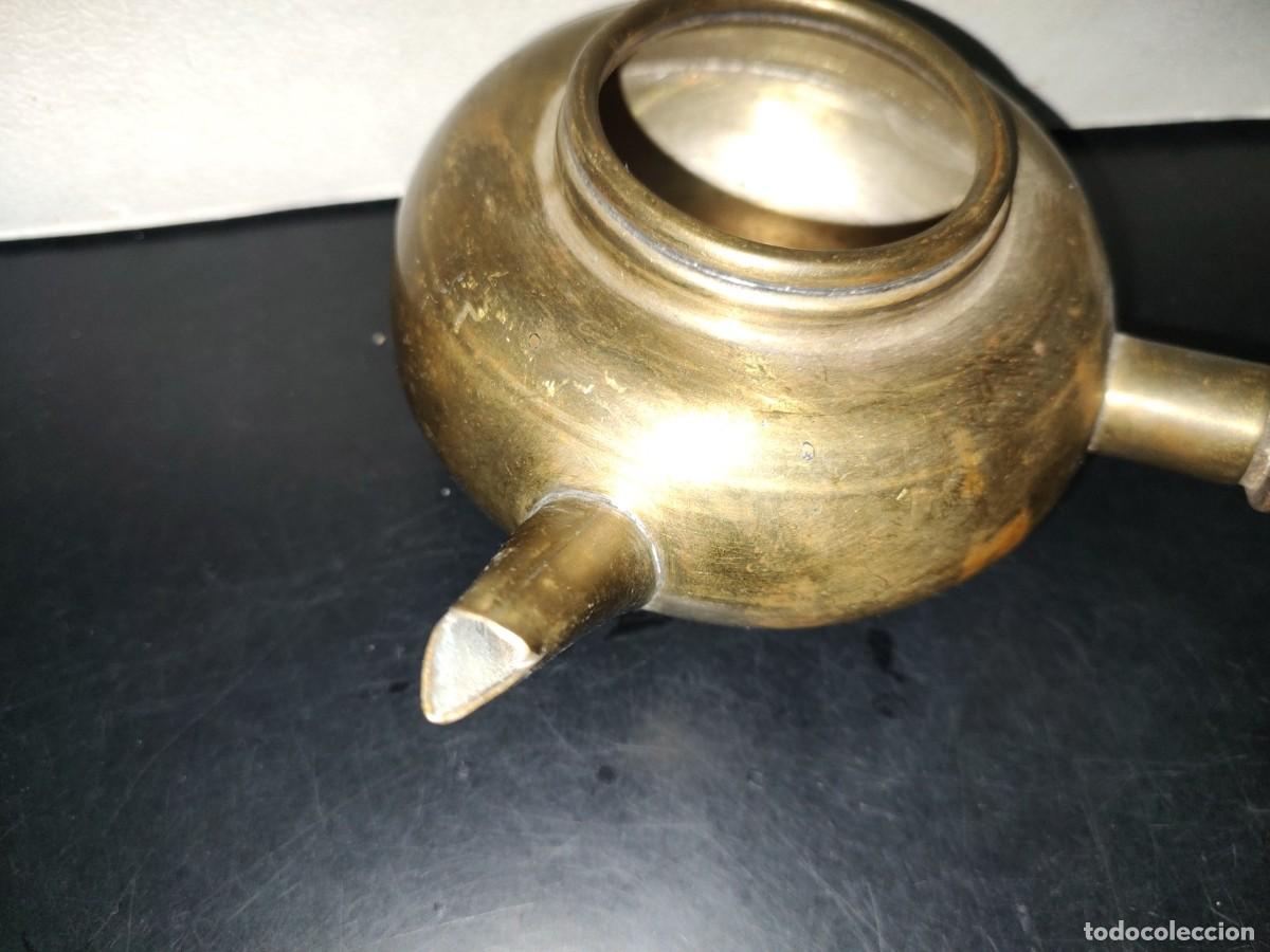 Antig&uuml;edades: A7- Tetera De Bronce Con Mango De Madera - 70s - Foto 7