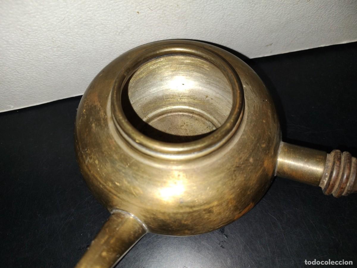 Antig&uuml;edades: A7- Tetera De Bronce Con Mango De Madera - 70s - Foto 8