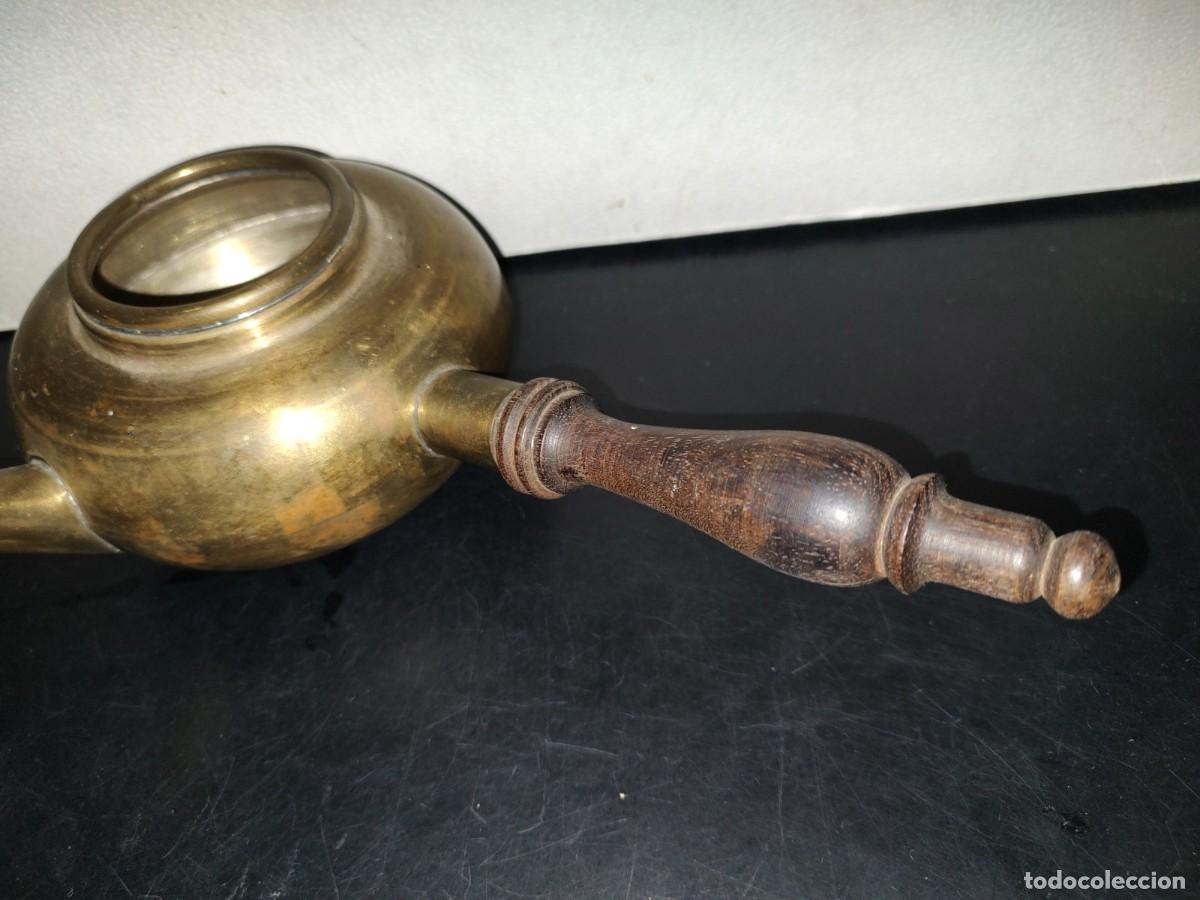 Antig&uuml;edades: A7- Tetera De Bronce Con Mango De Madera - 70s - Foto 9