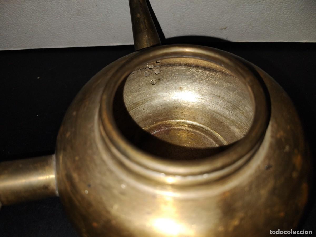 Antig&uuml;edades: A7- Tetera De Bronce Con Mango De Madera - 70s - Foto 12