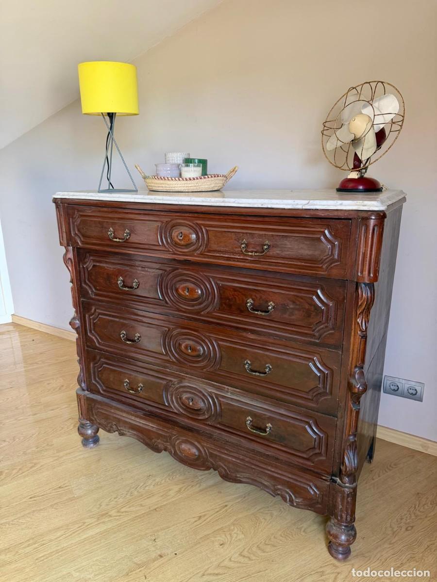 Antig&uuml;edades: C&oacute;moda escritorio de madera antigua