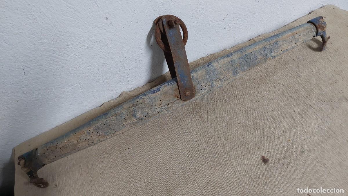 Antig&uuml;edades: Antiguo camal en madera de encina y forja