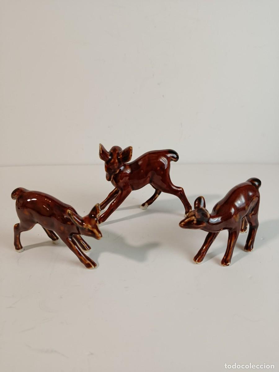 Antig&uuml;edades: TRES FIGURAS DE CIERVOS VINTAGE.