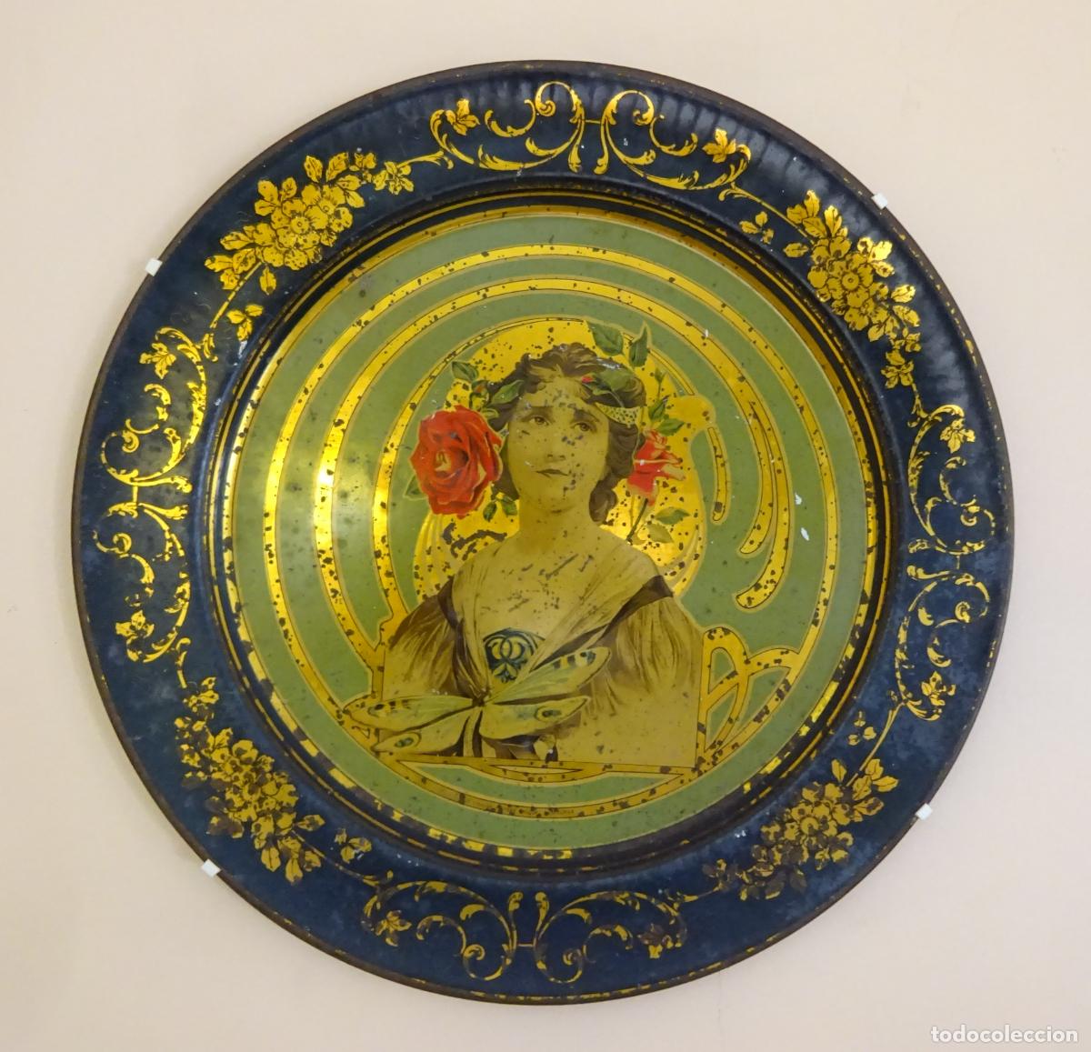 Antig&uuml;edades: PLATO DE CHAPA LITOGRAFIADO MOTIVO MUJER PRINCIPIOS SIGLO XX MUJER, ROSAS, LIB&Eacute;LULA. MODERNISTA