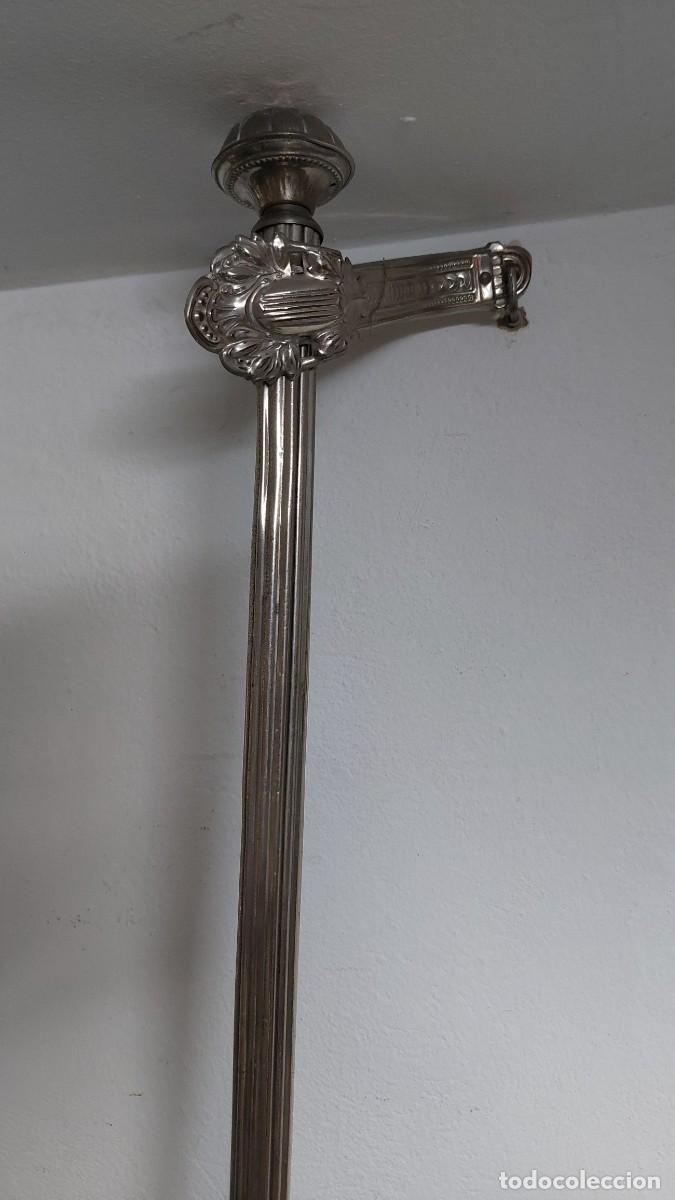 Antig&uuml;edades: Antigua y magn&iacute;fico porta cortinas de lat&oacute;n niquelado art nouveau
