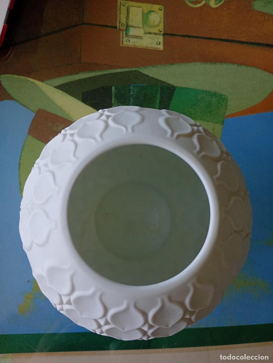 Antig&uuml;edades: Florero alem&aacute;n porcelana Kaiser - Foto 3