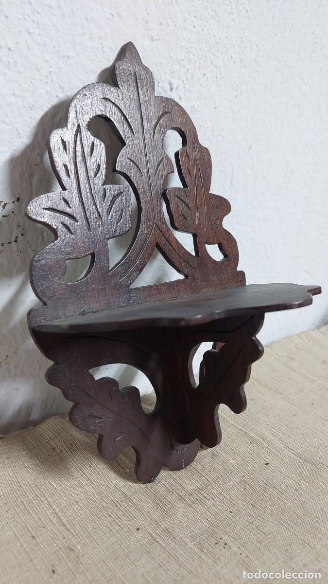 Antig&uuml;edades: Antiguo repisa tallada a mano en madera - Foto 2