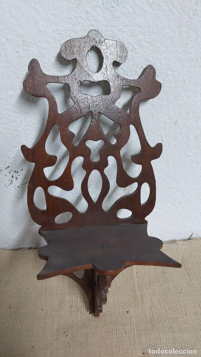 Antig&uuml;edades: Antiguo repisa tallada a mano en madera - Foto 1