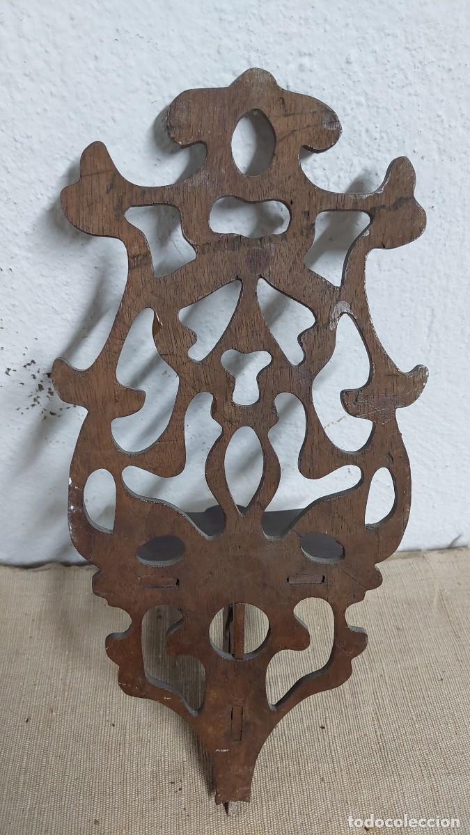Antig&uuml;edades: Antiguo repisa tallada a mano en madera - Foto 3