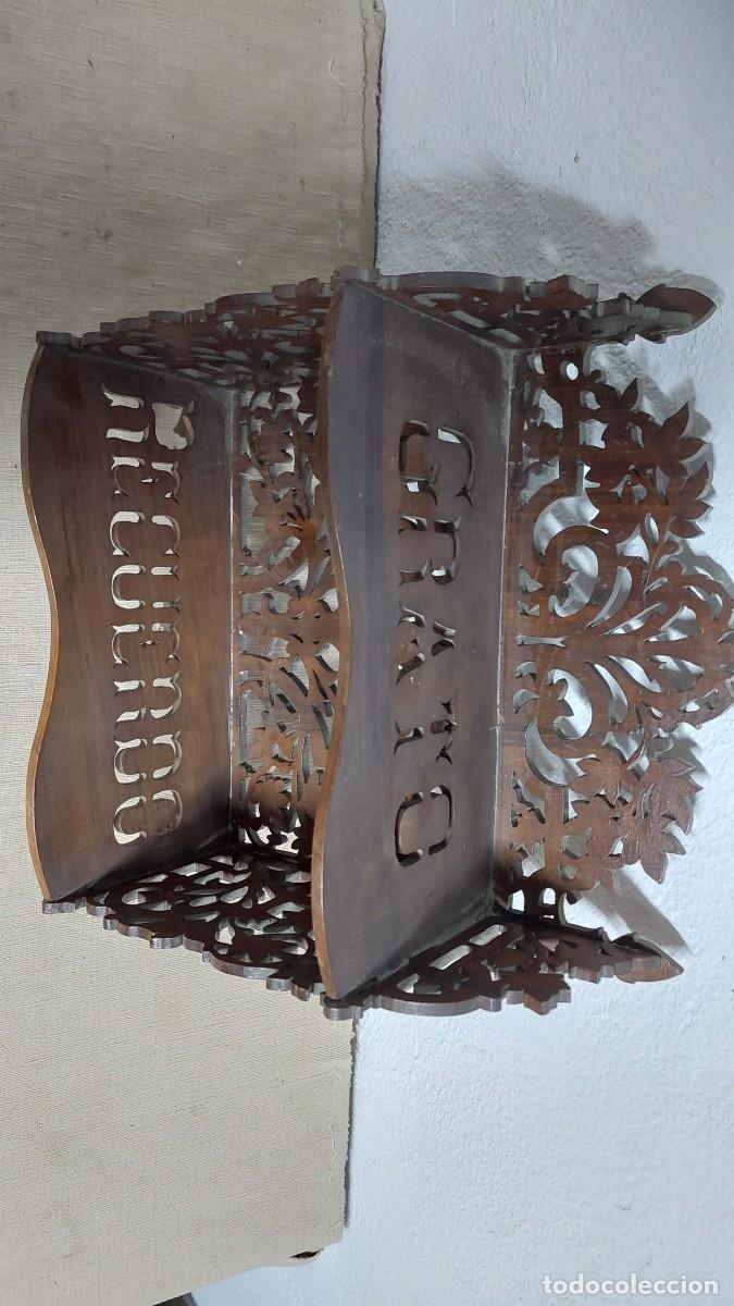 Antig&uuml;edades: Antiguo repisa tallada a mano en madera - Foto 2