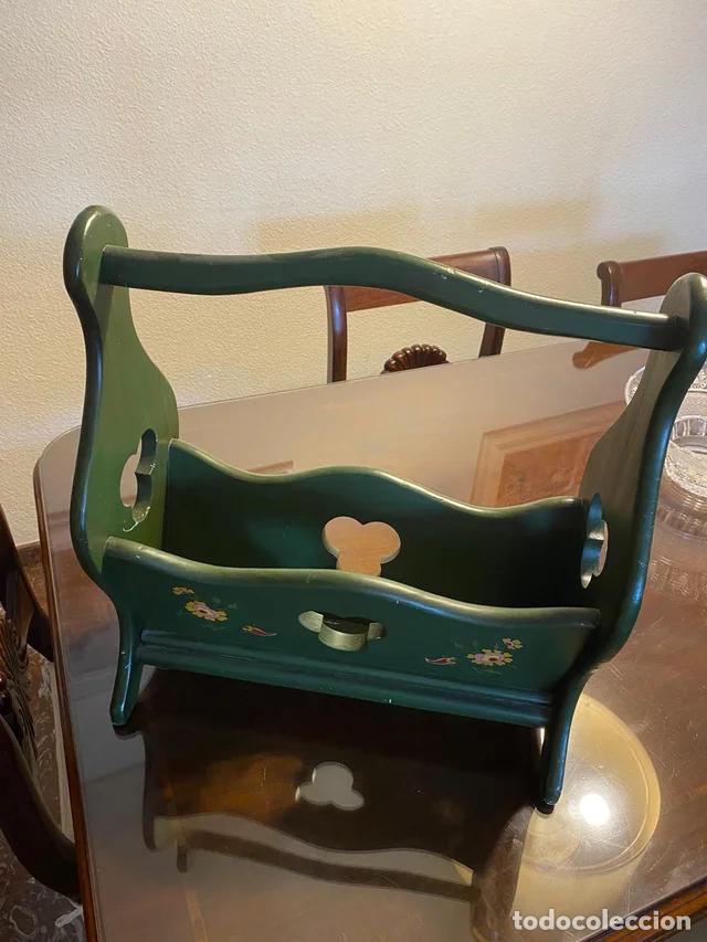Antig&uuml;edades: vendo revistero verde. - Foto 1
