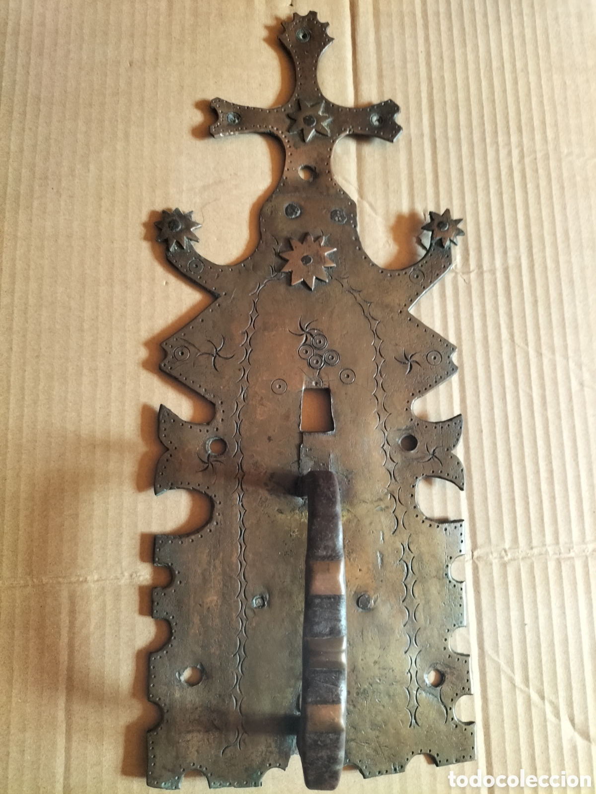 Antig&uuml;edades: Tirador o Bocallave de Hierro Forjado antiguo. Mide 36x14