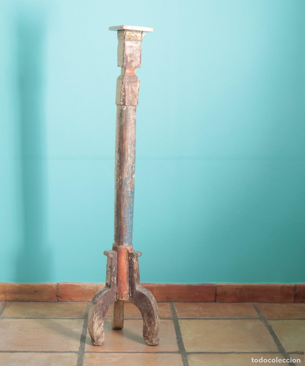 Antig&uuml;edades: Gran hachero de iglesia espa&ntilde;ol policromado, siglo XVIII-XIX, 134 cm