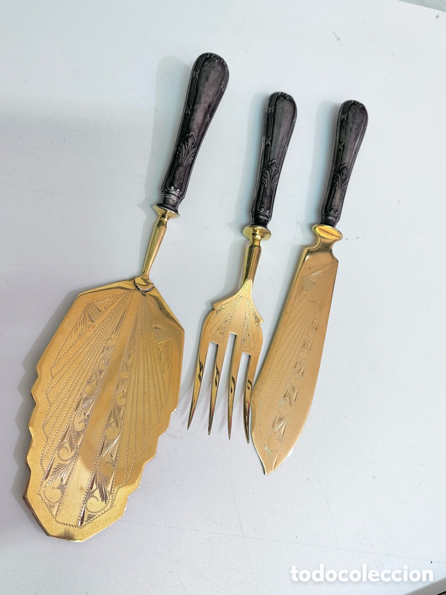 Antig&uuml;edades: Elegante juego de cubiertos antiguos de plata para servir.