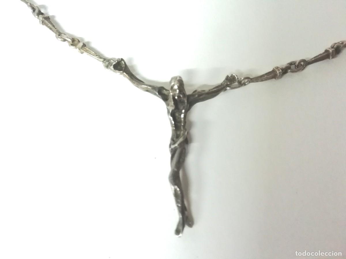 Antig&uuml;edades: Cristo Dal&iacute; de plata con cadena de clavos