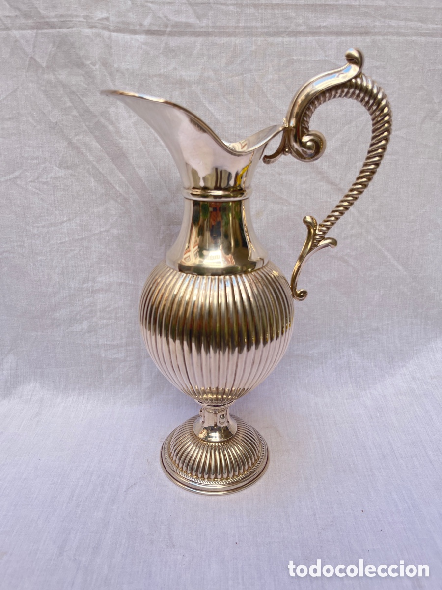 Antig&uuml;edades: Jarra de plata de ley 33 cm alto.
