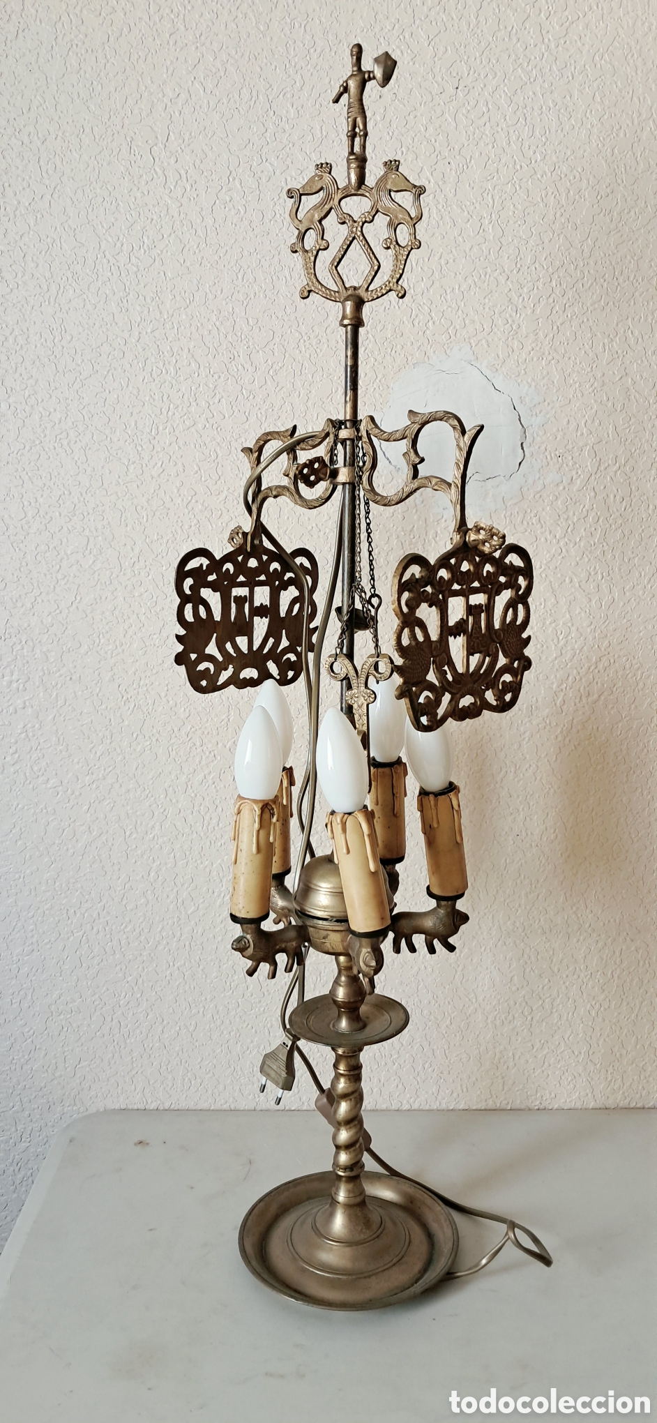 Antig&uuml;edades: Vel&oacute;n, l&aacute;mpara, quinqu&eacute; de bronce - Foto 5